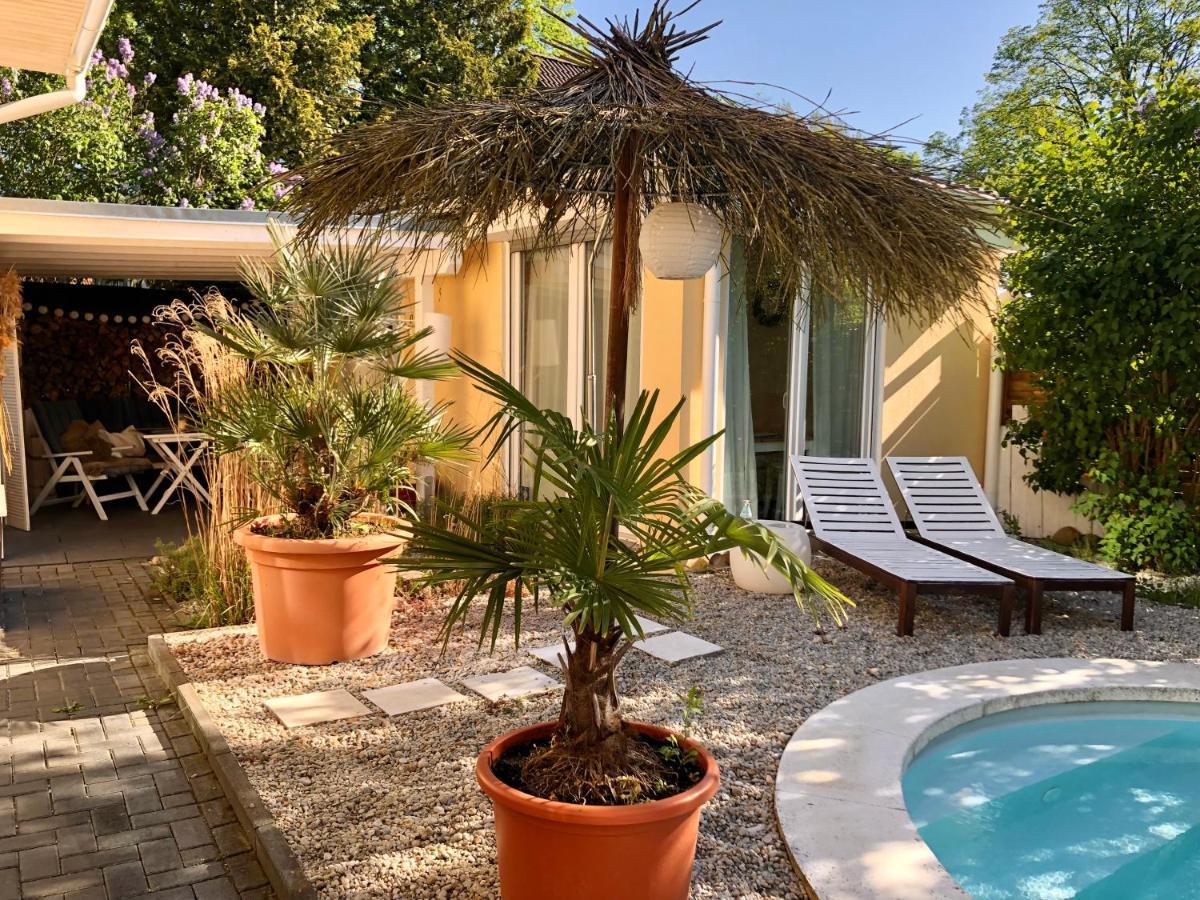 Apartment Tinyhouse Mit Pool, Outdoor Whirlpool Und Garten Petershagen-Eggersdorf Esterno foto